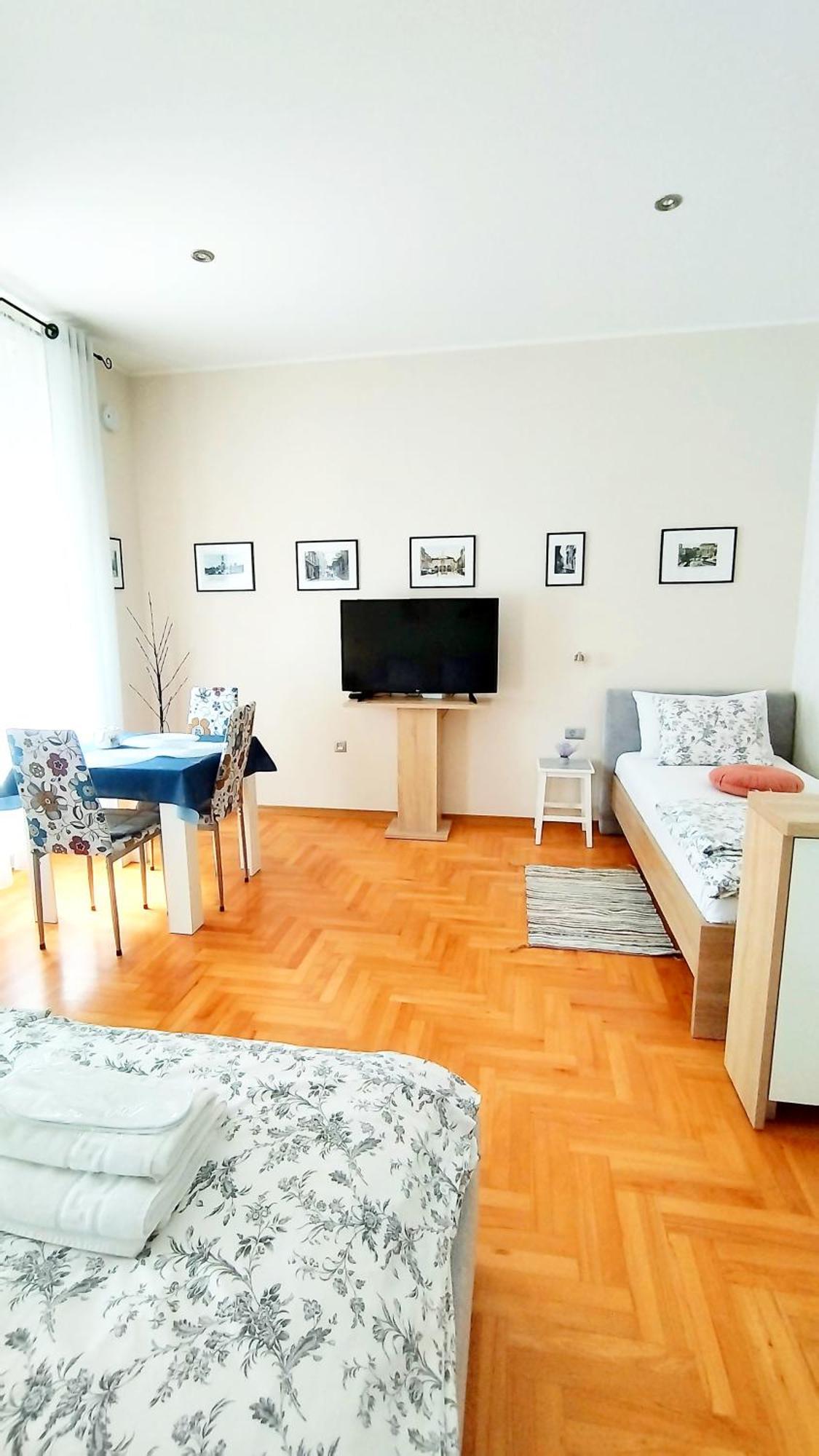 Lavender - City Room With Free Parking PUY Exterior foto