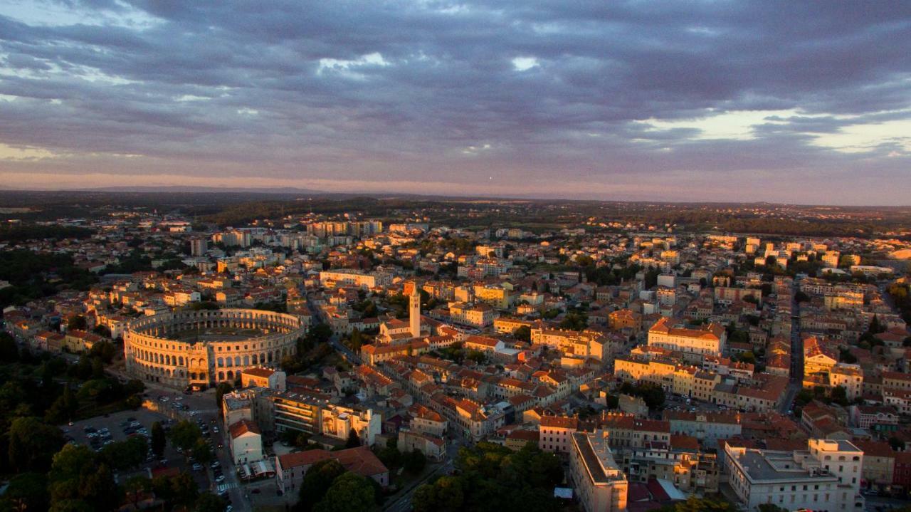 Lavender - City Room With Free Parking PUY Exterior foto